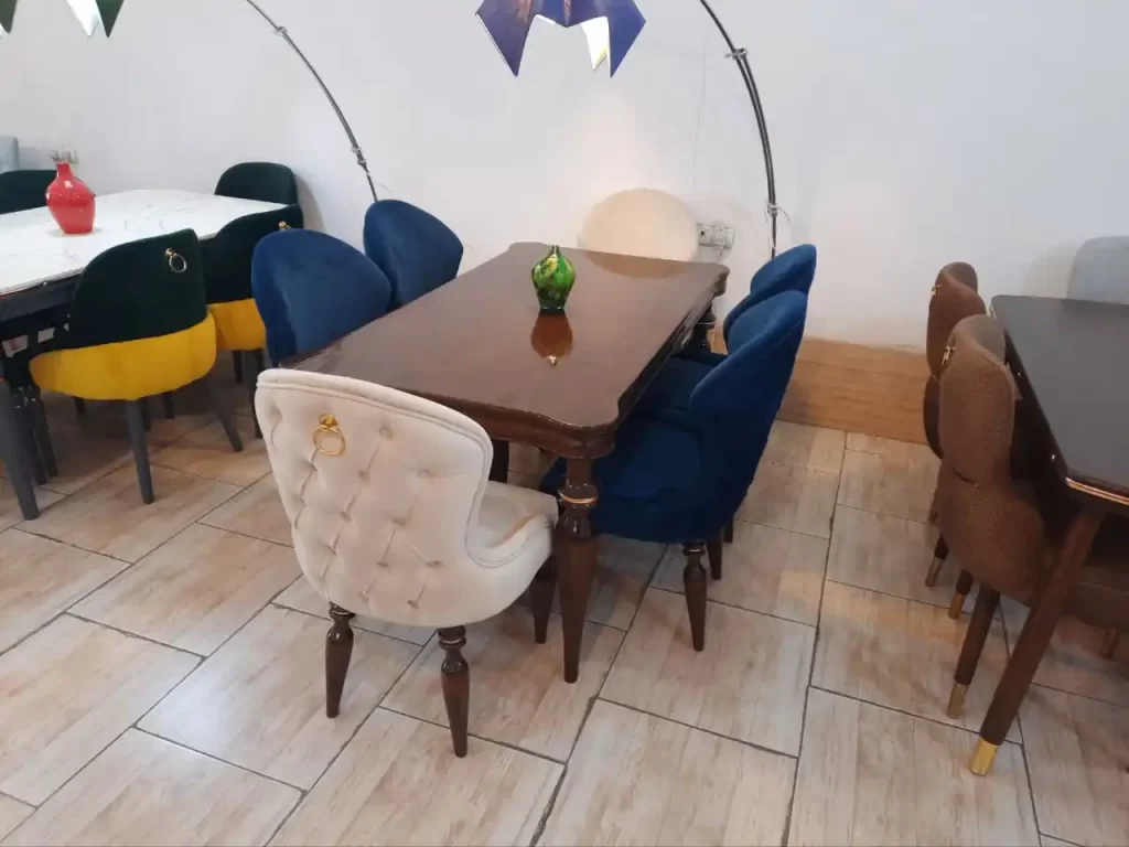 میز غذاخوری چستر با پایه راش و صفحه روکش چوب